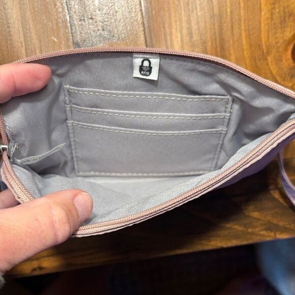 Baggallini Mauve Wristlet - Picture 6 of 8